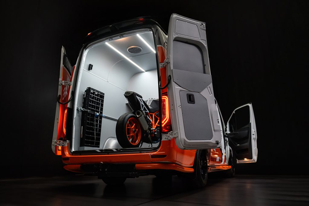 Tuotekuvaus studiossa